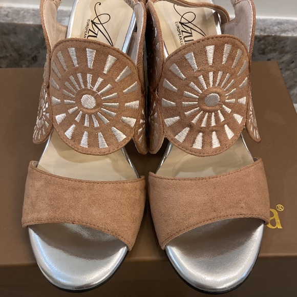 NWT NIB Azura by Spring Step Embroidery Tan Multi Lucite Heeled Sandals Size 38 - Picture 4 of 15